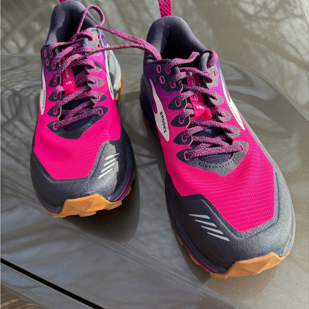 Brooks Women's Cascadia 16 trail runners